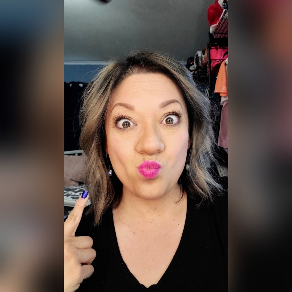 Meet your Posher, Laura